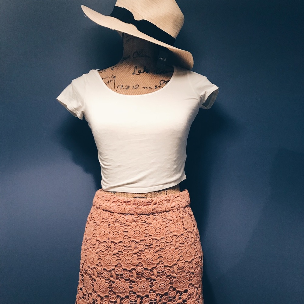 Pedal lace skirt